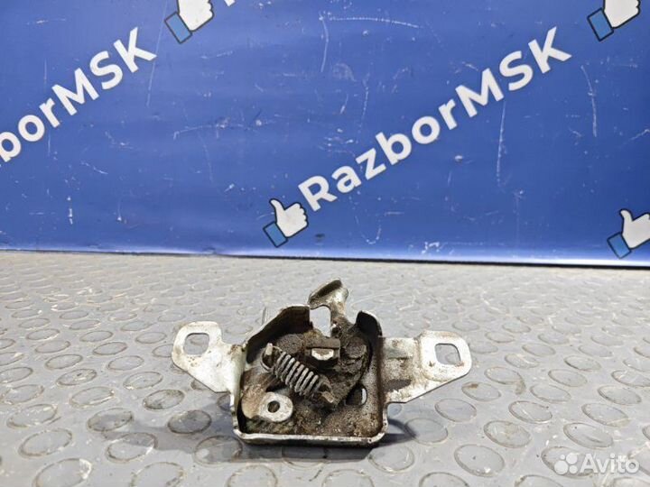 Замок капота Nissan Terrano