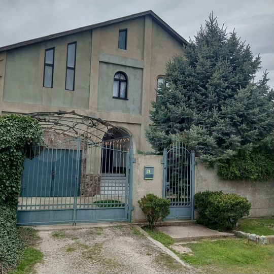 Дом 395 м² на участке 20 сот.