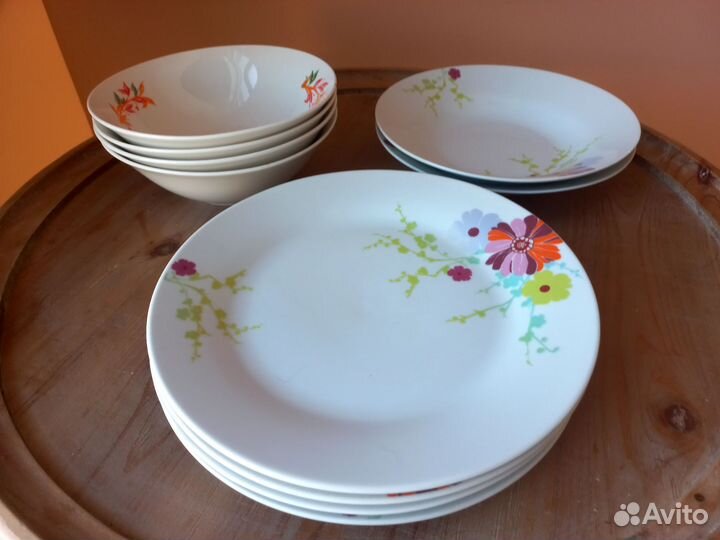 Набор посуды тарелки чашки салатники ложки вилки