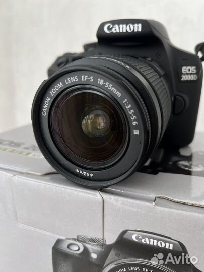 Зеркальный фотоаппарат Canon eos 2000d