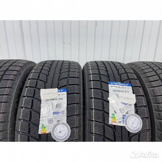 Triangle TR777 215/60 R17 96H