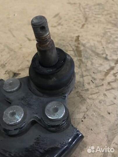 Рычаг подвески нижний передний правый Opel Antara