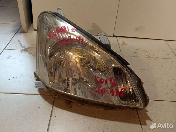 Фара toyota Corolla
