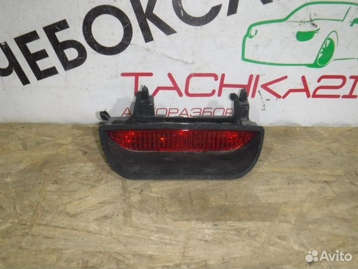 Фонарь задний (стоп сигнал) Renault Sandero (2009+