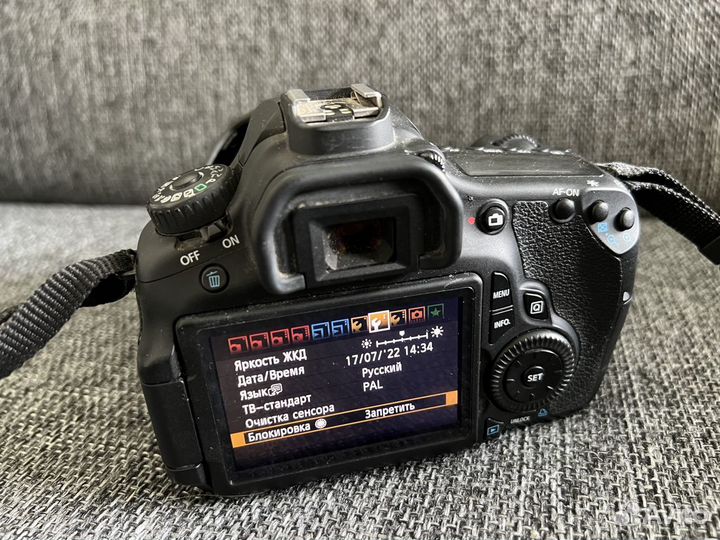 Зеркальный фотоаппарат Canon 60D