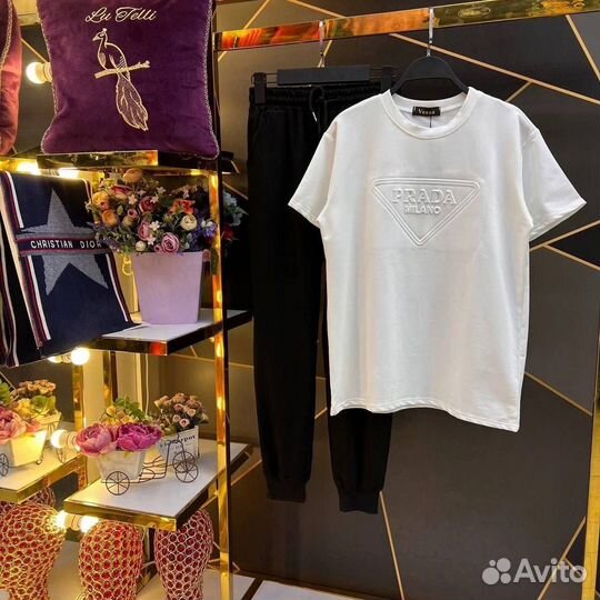 Женский спортивный костюм