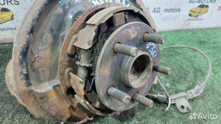 Кулак задний правый Avensis T250