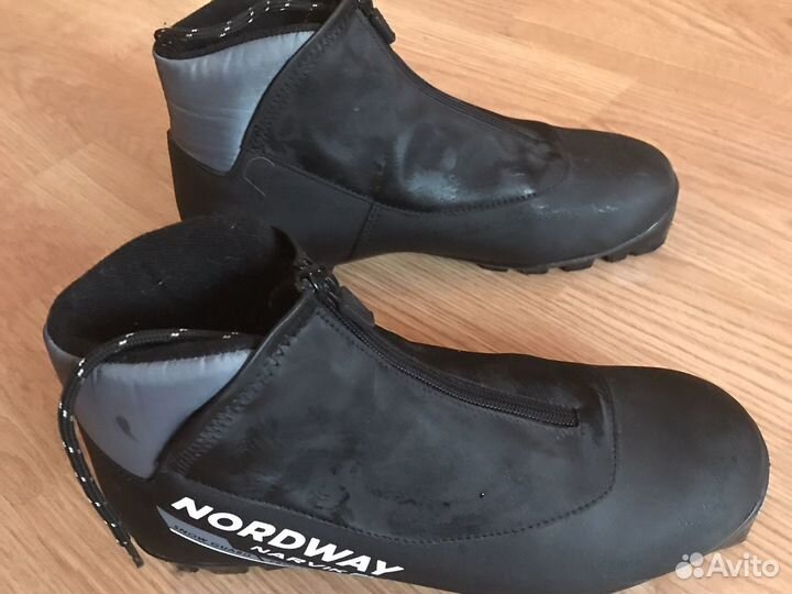 Лыжные ботинки