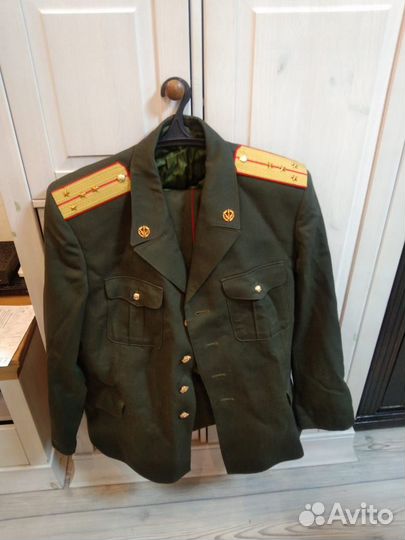 Китель и брюки