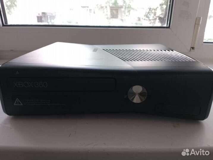 Приставка Xbox 360 slim