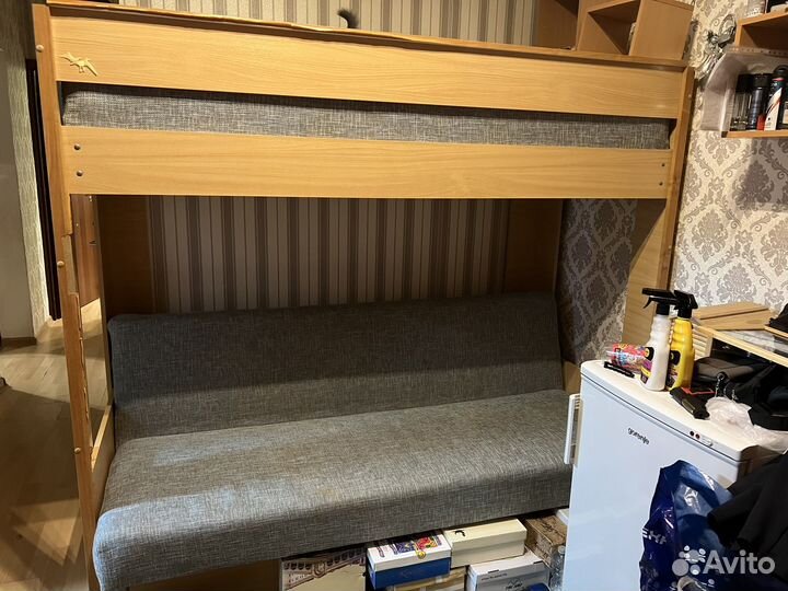 Кровать двухьярусная