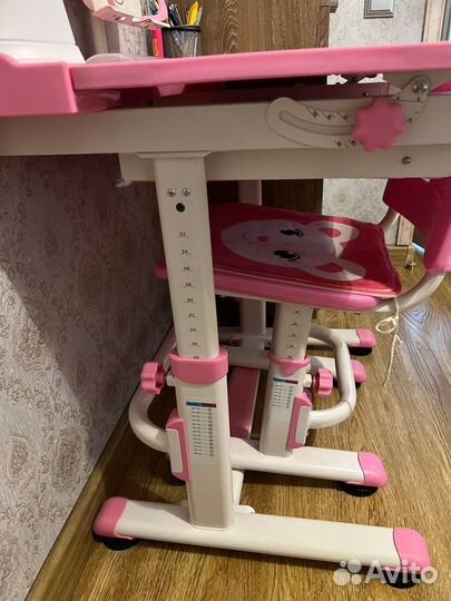 Школьный стол и стул