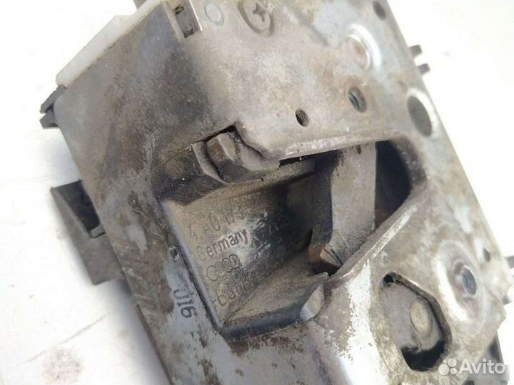 Замок двери передний правый Audi 100 седан 2.8 AAH