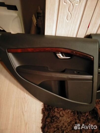 Обивка дверей на volvo xc70 комлект