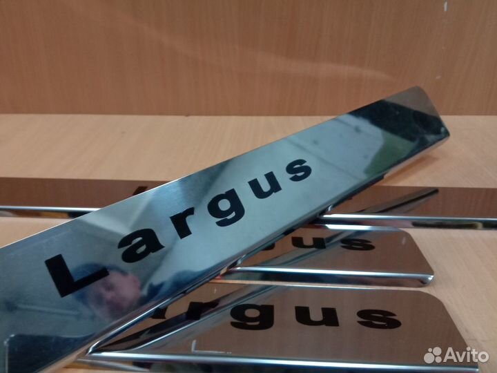 Накладки на пороги LADA Largus (нержавейка)