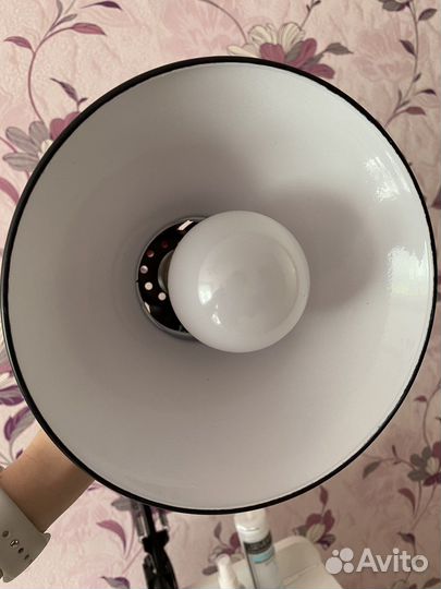 Настольная лампа