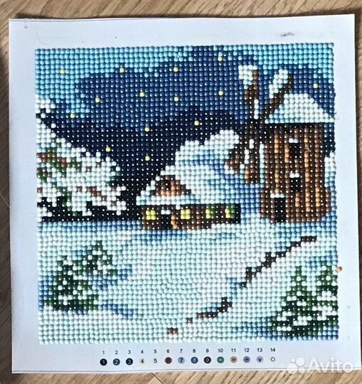 Картины вышитая нитками и выложенная стразами