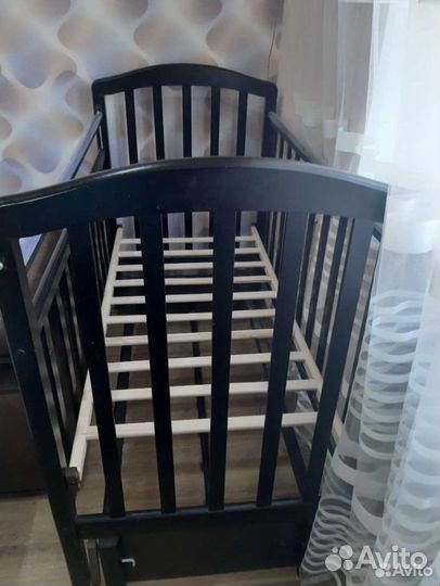 Кровать из натурального дерева