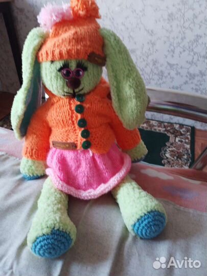 Заяц ручной работы вязаный