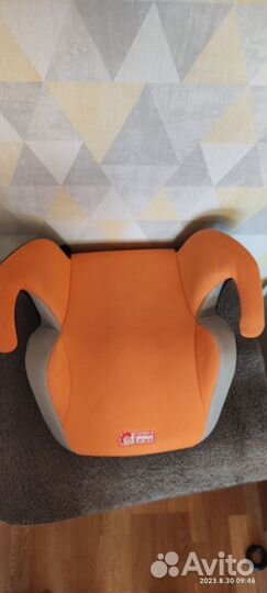 Детский бустер автомобильный
