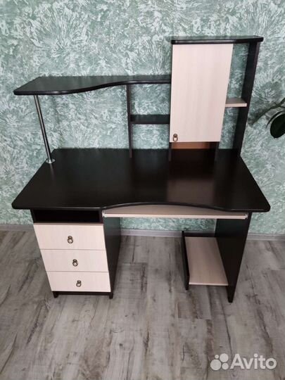 Письменный стол