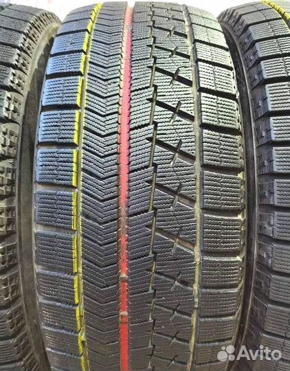 Bridgestone Blizzak VRX 235/45 R17 95T