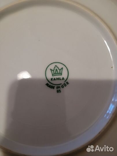 Тарелки и сервировочное блюдо