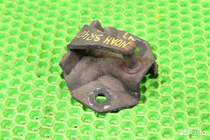 Петля замка багажника Toyota Town Ace Noah SR40