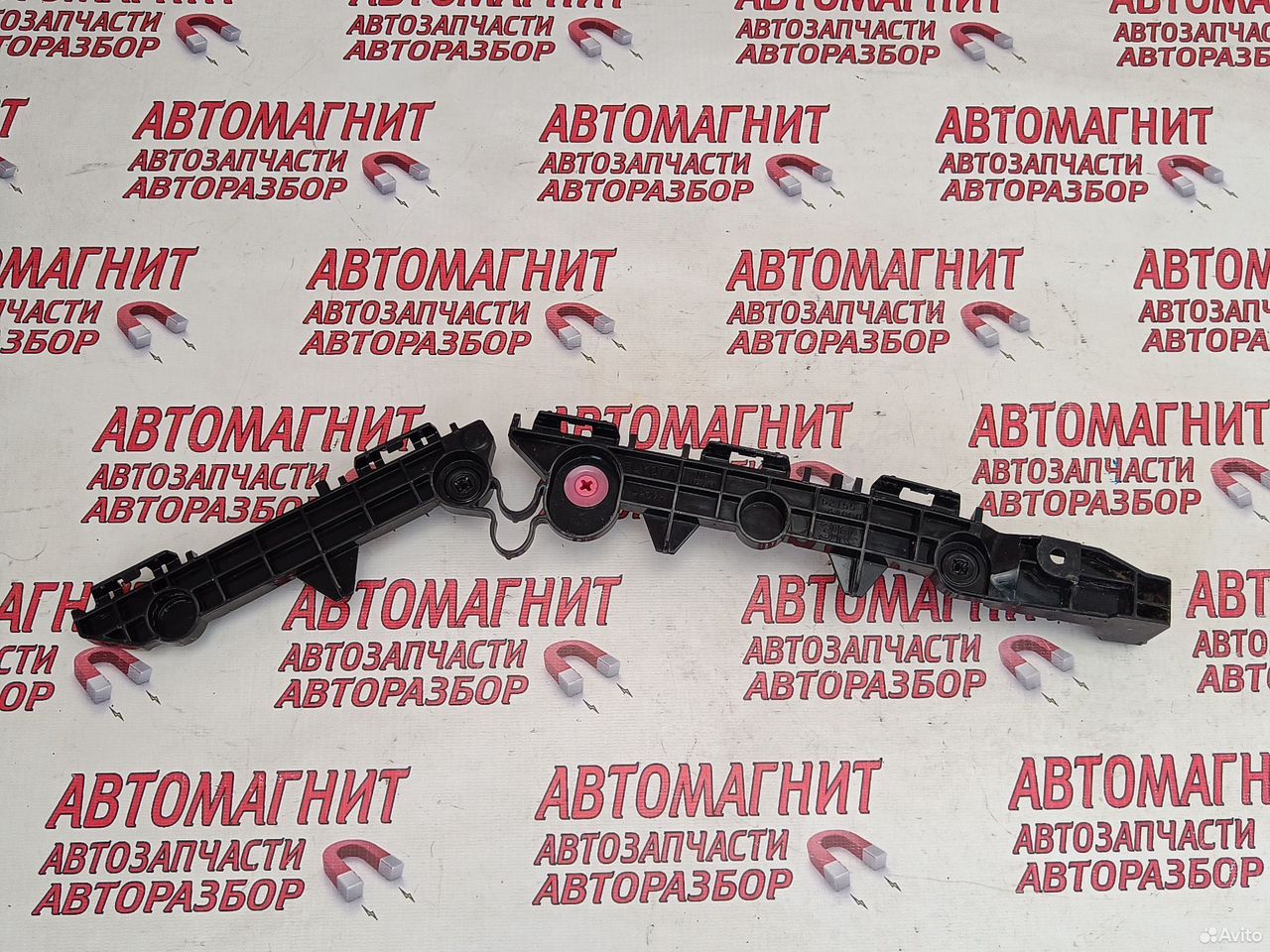 Кронштейн заднего бампера правый Тойота Рав 4 ха50