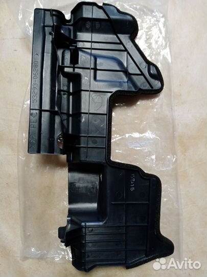 Дефлектор радиатора правый Toyota Camry 50