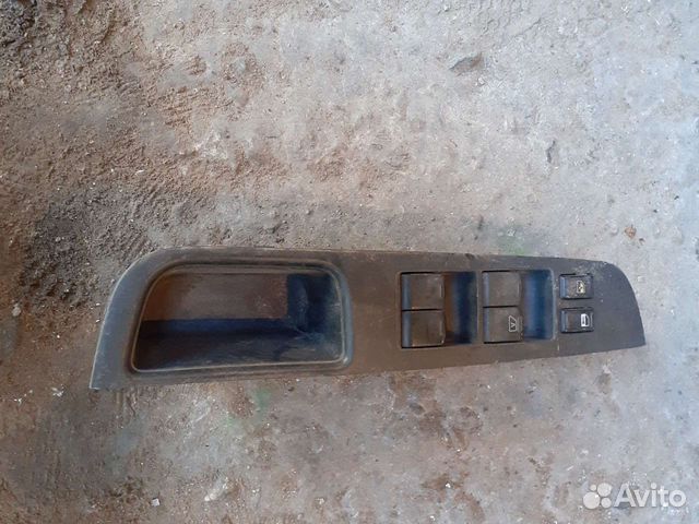 Блок управления стеклоподъемниками Nissan Tiida