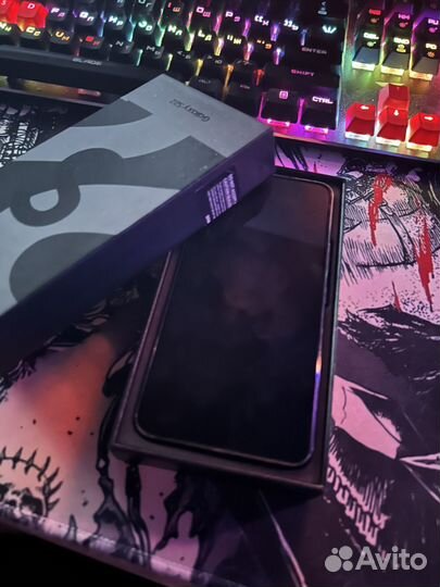 Samsung Galaxy S22, 8/256 ГБ