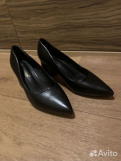 Туфли черные на широком каблуке