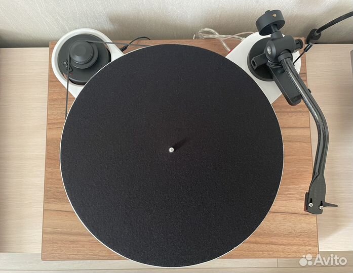 Виниловый проигрыватель Pro-Ject RPM 1 Carbon