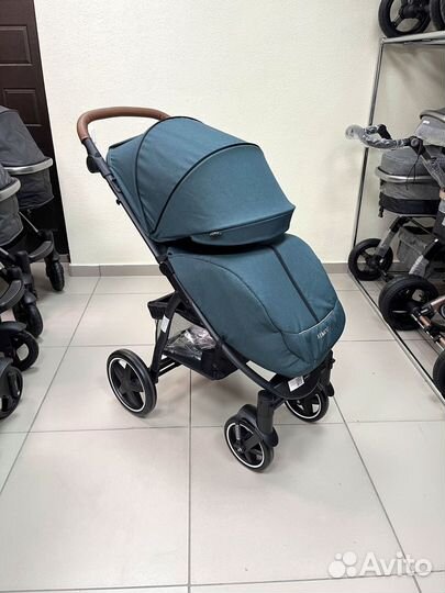 Прогулочная коляска новая