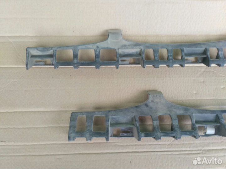 Кронштейн порога правый Volkswagen Passat Cc 1.8