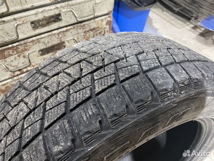 Bridgestone Blizzak DM-V1 215/60 R17 96R