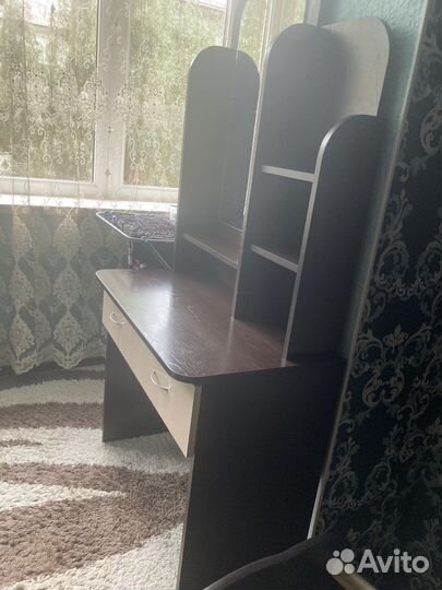 Трюмо с зеркалом