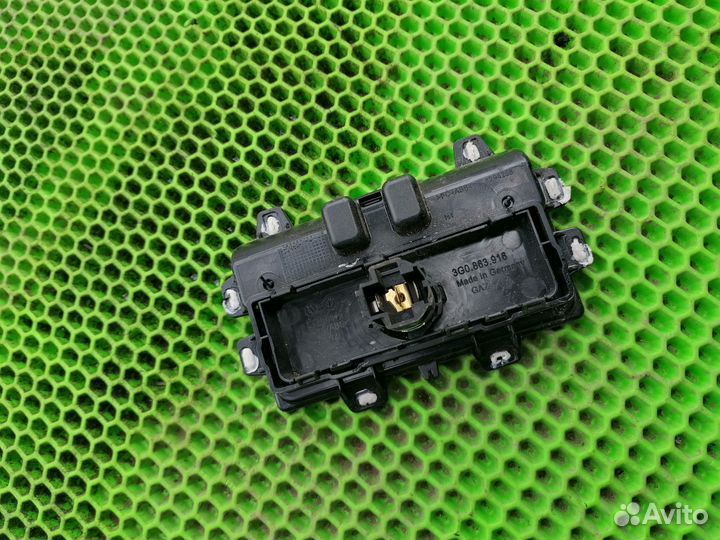 Накладка задняя розетка на VW Passat B8 2015-2019