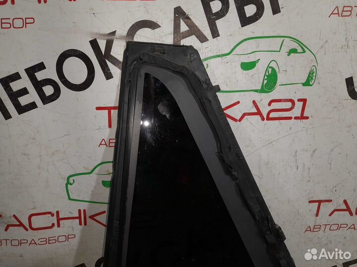 Глухое стекло задней правой двери BMW X5 F15 13-18