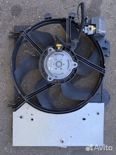 Диффузор радиатора Peugeot 207 WC WK