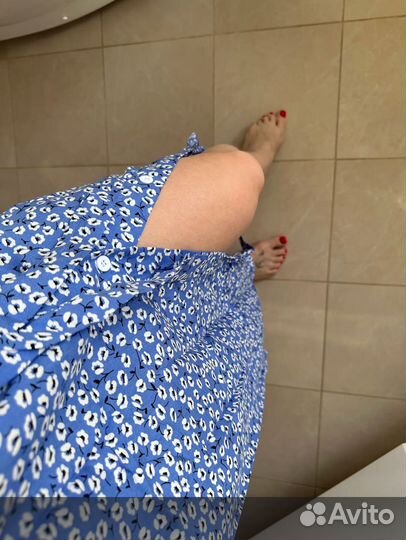 Платье легкое ниже колена на пуговицах, 48