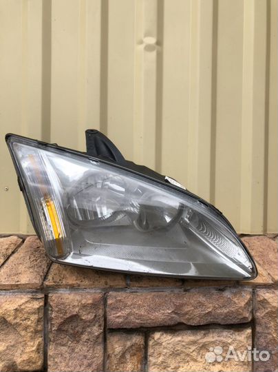 Фара передняя правая для Ford Focus 2005г
