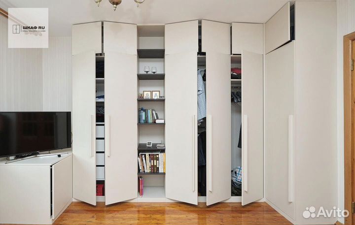 Шкаф с зеркалом