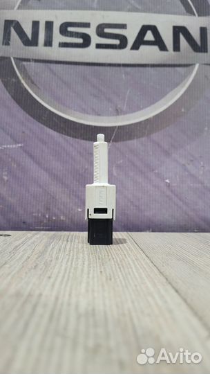 Датчик включения стоп сигнала Лягушка infiniti QX6