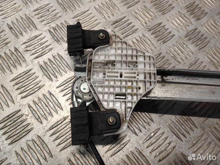 Стеклоподъемник передний левый Hyundai Solaris II