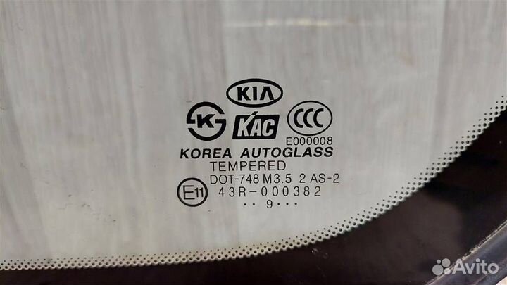 Стекло кузовное глухое правое Kia Sportage 2 KM