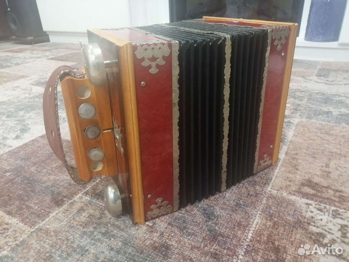 Гармонь Саратовская