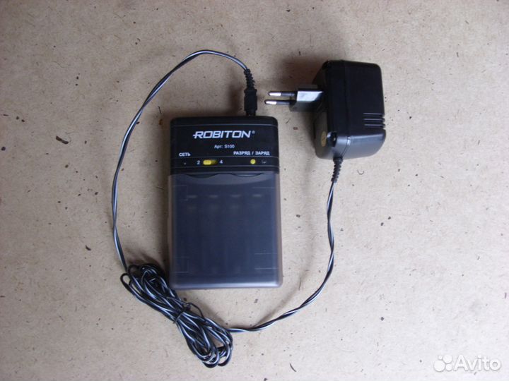Зарядное устройство Robiton s100