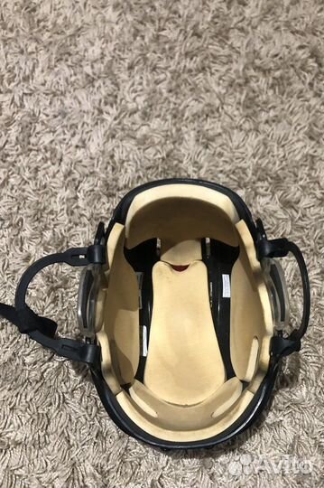 Хоккейный шлем и визор